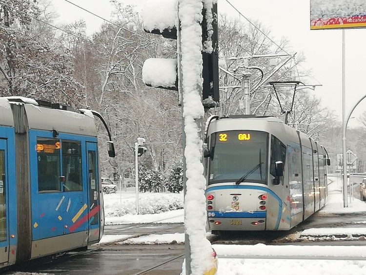 MPK przed atakiem zimy we Wrocławiu. W poniedziałek możliwe weekendowe rozkłady jazdy, 