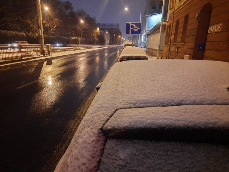 Zima we Wrocławiu. Zaczęły się mrozy, pięć pługów odśnieża chodniki, k