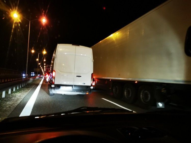 Wypadek trzech samochodów na A4. Utrudnienia w kierunku granicy, zdjęcie ilustracyjne