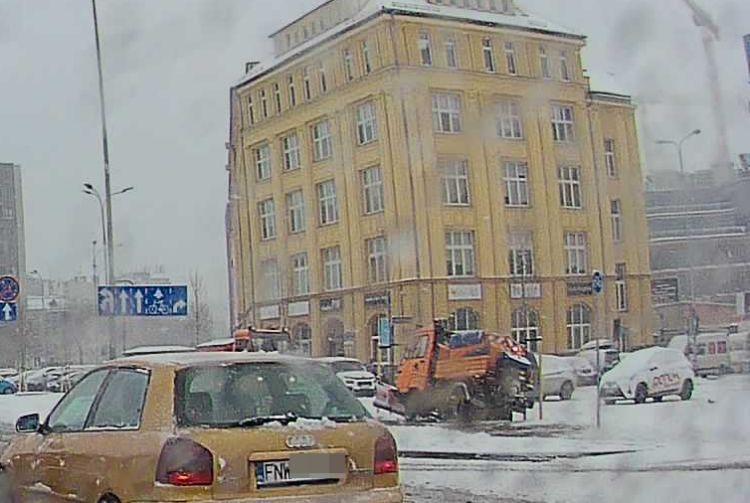 Zima we Wrocławiu. Pług ugrzązł podczas odśnieżania, Marcin Kruk