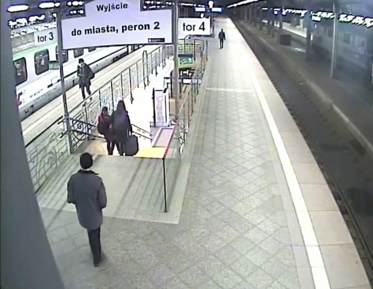 Wysiadł z pociągu we Wrocławiu i ślad za nim się urwał. Tajemnicze zaginięcie 77-latka, KMP Częstochowa