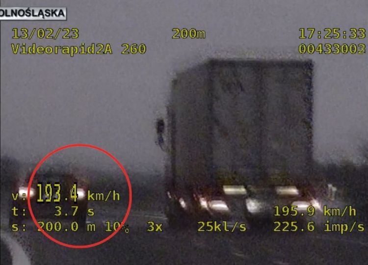 Pędził na ekspresówce pod Wrocławiem prawie 200 km/h. Jest nagranie, Policja Dolnośląska