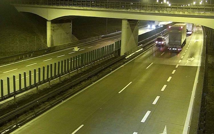 Zepsuty tir na autostradzie A4. Utrudnienia w ruchu w stronę Wrocławia, traxelektronik