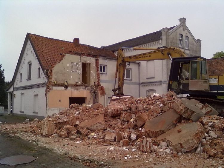 Utrudnienia na drodze 94 w Oławie. Zburzą budynek, by powstało rondo, pixabay.com