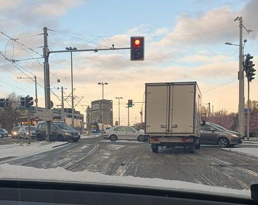 Wrocław: Wypadek na Dubois. Od toyoty odpadło koło, Czytelnik