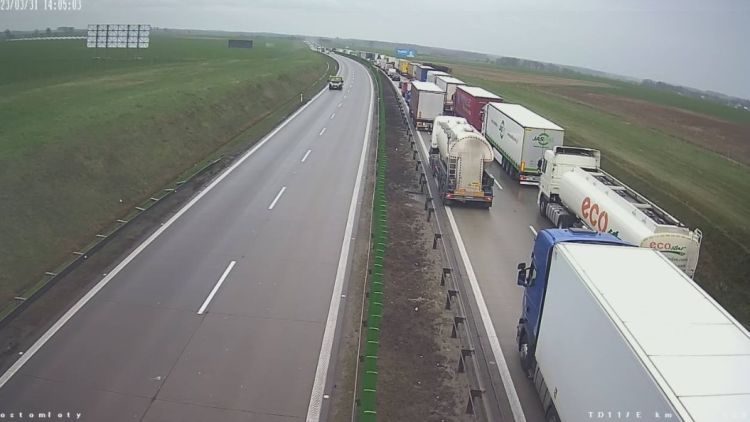 Dwa wypadki na autostradzie A4. Spory korek pod Wrocławiem, traxelektronik.pl