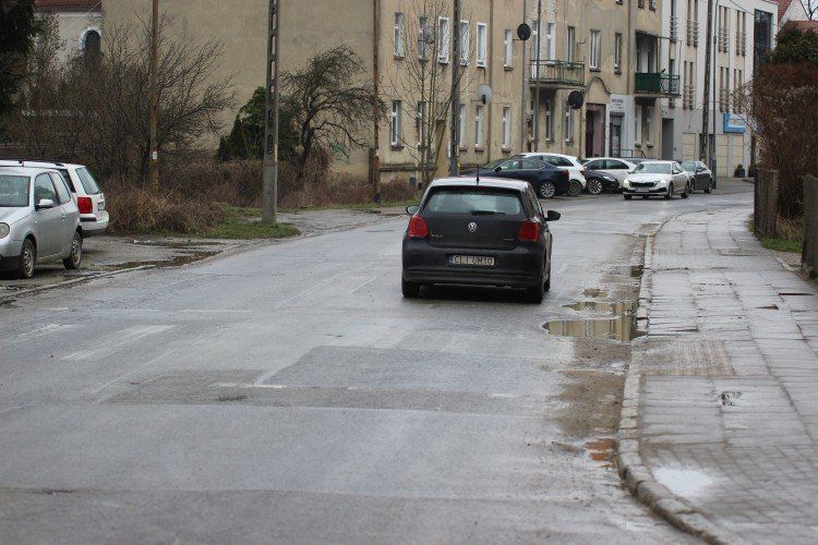 Wrocław: Ulica Dolnobrzeska na remont jeszcze poczeka. Miasto ma za mało pieniędzy, Jakub Jurek