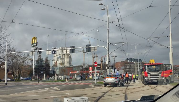 Wrocław: Brak prądu w trakcji. Tramwaje stoją, są objazdy, Zdjęcie nadesłane przez czytelnika