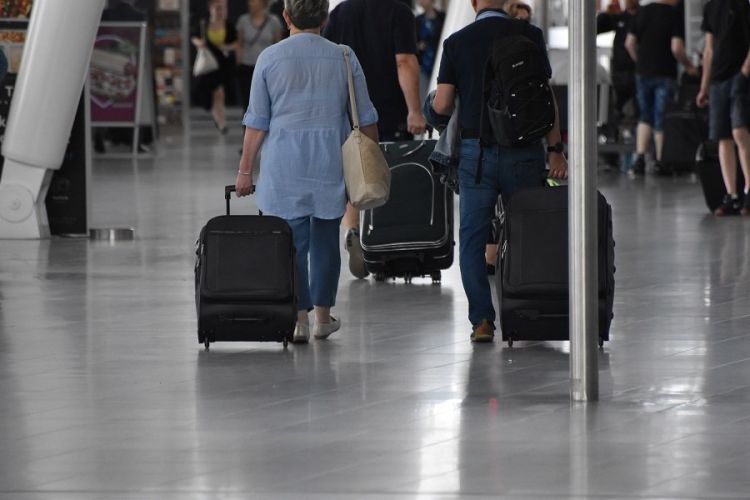 Pasażerowie ewakuowani z wrocławskiego lotniska. Ktoś zostawił podejrzany bagaż, Nadodrzański Oddział Straży Granicznej