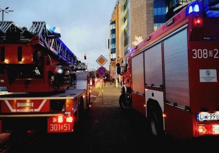 Wrocław: Pożar na Ołbinie. Palił się salon fryzjerski, 
