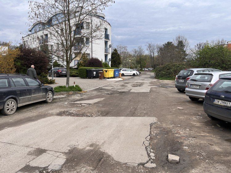 Wrocław: Duże osiedle poczeka na kanalizację jeszcze kilka lat. Miasto nie ma pieniędzy, Jakub Jurek