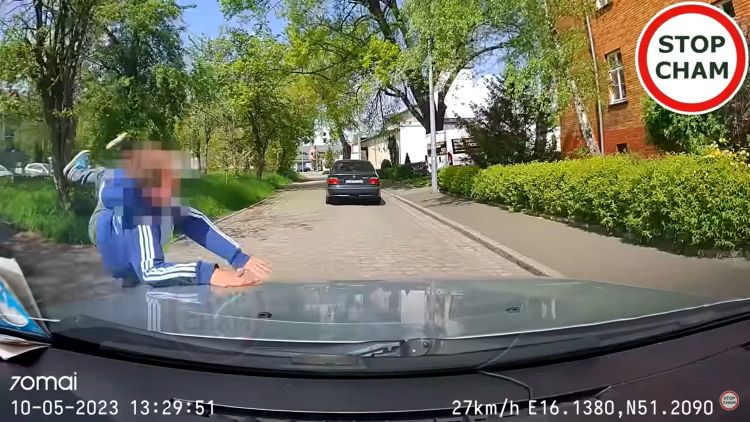 Kierowca potrącił dziecko i wrzucił nagranie do sieci [WIDEO], STOP CHAM