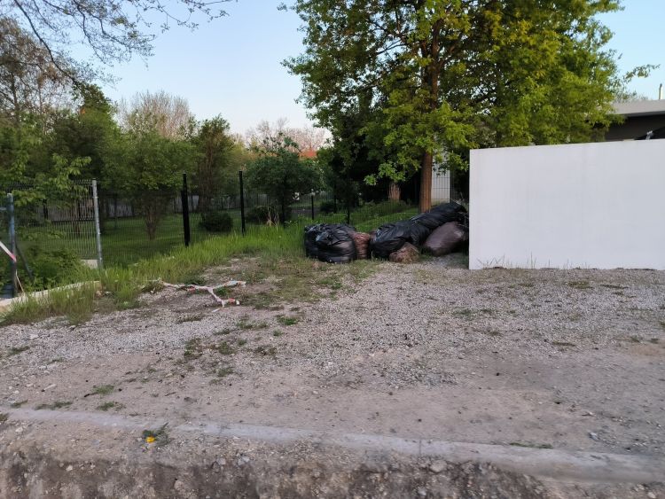 Śmieciowy problem na Jerzmanowie. Przez remonty nie zbierają odpadów, Zdjęcie nadesłane przez czytelnika