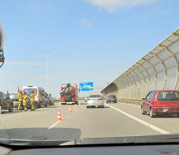 Wrocław: Zderzenie 4 samochodów na AOW przy zjeździe na lotnisko. Spore utrudnienia, Aleksander Janik