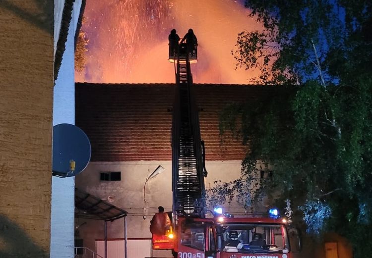 Wrocław: Pożar na Wojszycach. Znów palił się budynek na najstarszym folwarku, Witek Zakrzewski