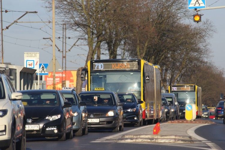 Wrocław: Znów zmiany na Legnickiej dla kierowców i pasażerów MPK! Ależ tam będą korki!, Jakub Jurek