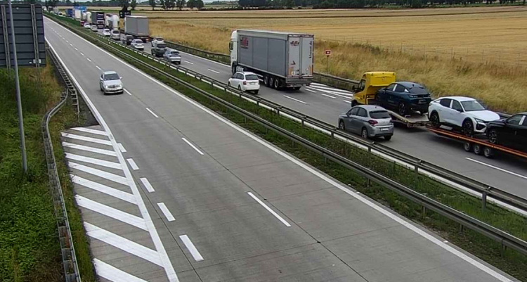 Wrocław: Autostrada A4 i AOW już się korkują. Wyjazd z miasta utrudniony, traxelektronik