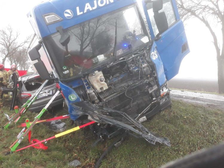 Tragiczny wypadek na DK8 pod Wrocławiem. Nie żyją trzy osoby, w tym dziecko, OSP Łagiewniki