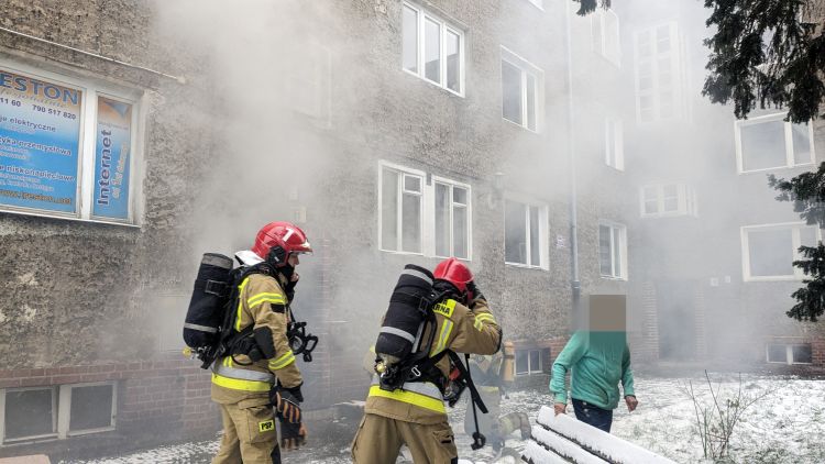 Pożar w kamienicy na Opolskiej. Ludzie w popłochu uciekali z mieszkań, Jakub Jurek