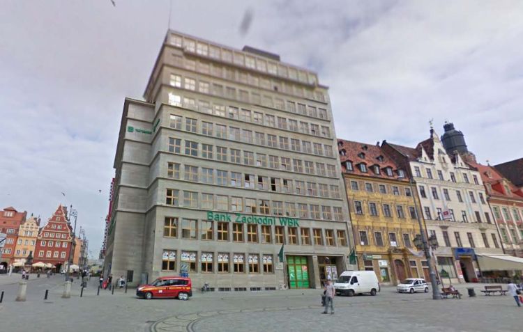 Najbogatszy wrocławianin chce przebudować dawny bank przy Rynku. Co tu powstanie?, Google Steet View