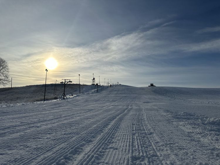 Stok narciarski 15 minut drogi od Wrocławia. Tam śniegu nie brakuje, SNOW & SKI by Machnice