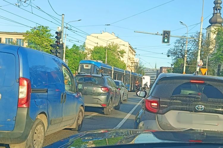 Wrocław: Tramwaj zderzył się z dostawczakiem na Traugutta, Korespondenci MPK