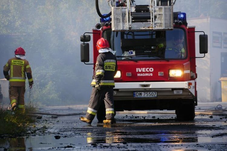 Wrocław: Akcja straży na Gwarnej. Paliły się garaże, Archiwum Tuwroclaw.com