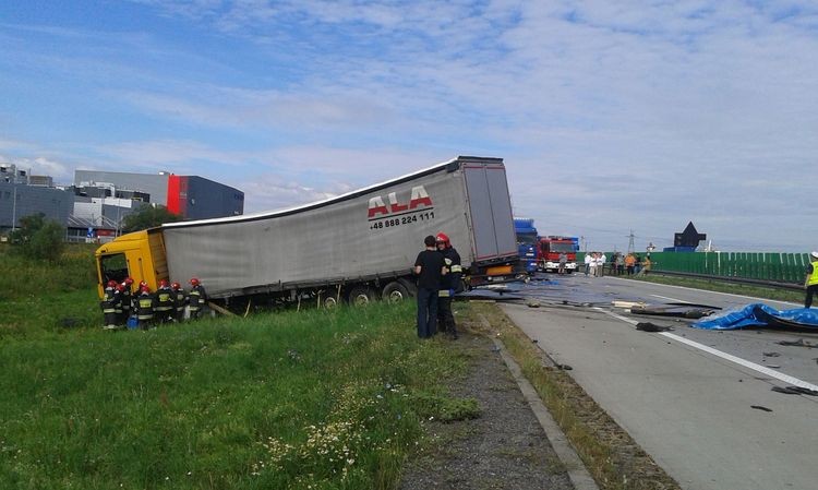 Ciężarówka uszkodziła trzy samochody osobowe na A4 (ZOBACZ ZDJĘCIA), Kamil Wójkowski / TVP3 Wrocław