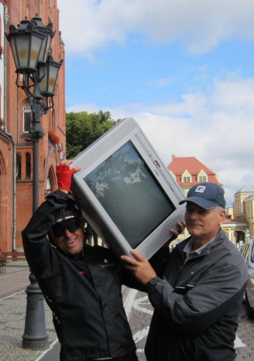 Okrążył Polskę na rowerze i zebrał 10 tys. kg elektrośmieci, mat. organizatora