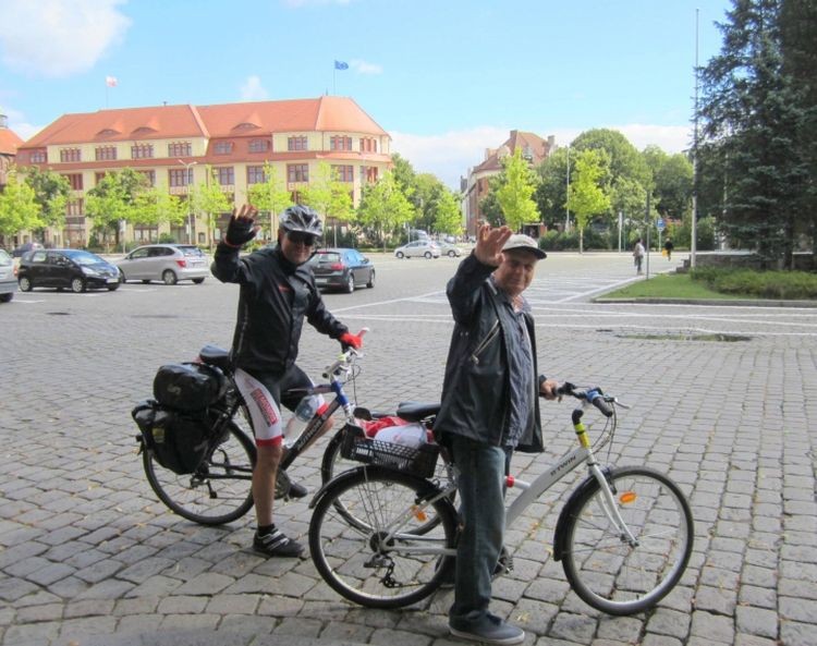 Okrążył Polskę na rowerze i zebrał 10 tys. kg elektrośmieci, mat. organizatora
