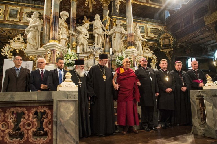 Dalajlama XIV oraz przedstawiciele Kościołów i religii podpisali wspólny Apel o Pokój, UMW