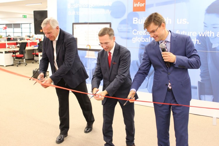 IT: ponad 200 nowych miejsc pracy we Wrocławiu, Bartosz Senderek