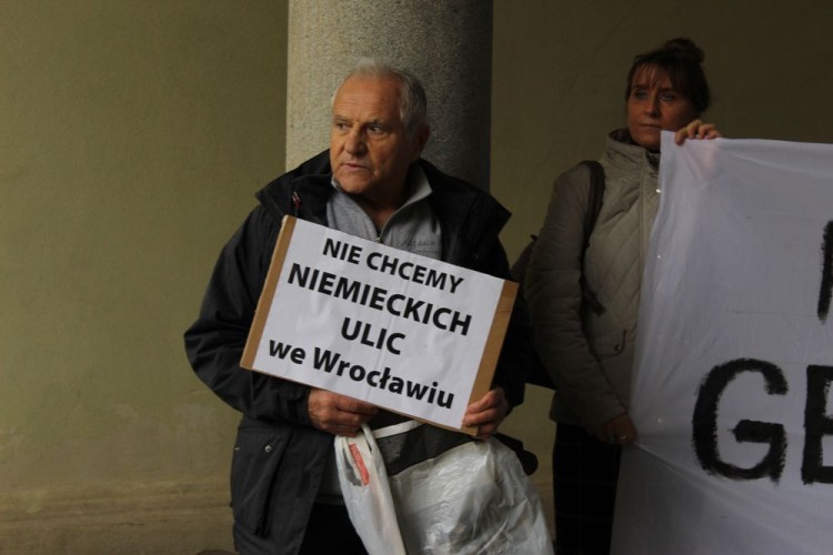 Protest w ratuszu. Sprzeciwiają się germanizacji Wrocławia (ZOBACZ ZDJĘCIA), Bartosz Senderek