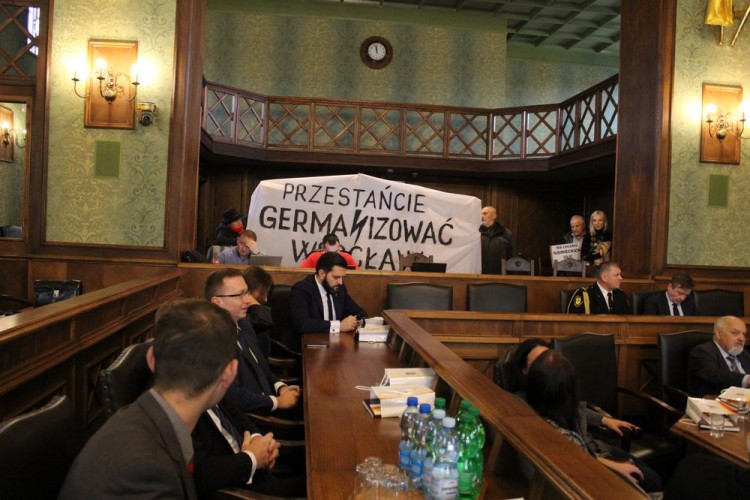 Protest w ratuszu. Sprzeciwiają się germanizacji Wrocławia (ZOBACZ ZDJĘCIA), Bartosz Senderek