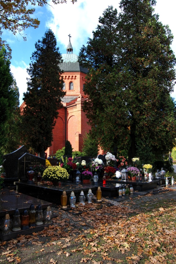 Wrocławianie odwiedzają groby swoich bliskich (ZOBACZ ZDJĘCIA), Bartosz Senderek