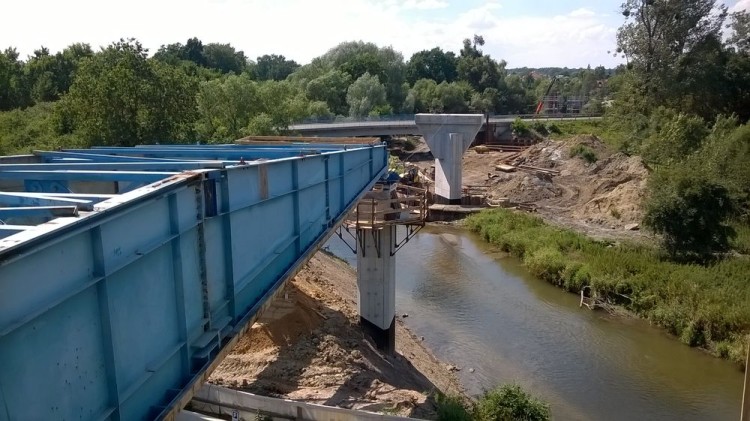 Ostatni segment mostu na obwodnicy Leśnicy nasunięty (ZOBACZ ZDJĘCIA Z BUDOWY), mat. prasowe