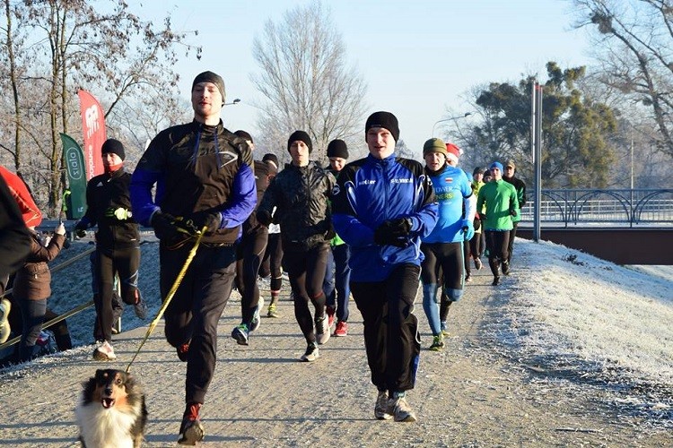 54 biegaczy (i pies) pożegnało rok biegiem parkrun [ZDJĘCIA], Marzena Puzicka (facebook.com/parkrunwroclaw)