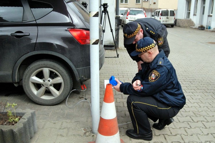 Wrocław: strażnicy sprawdzą, czy twój samochód truje powietrze [ZOBACZ ZDJĘCIA], Bartosz Senderek
