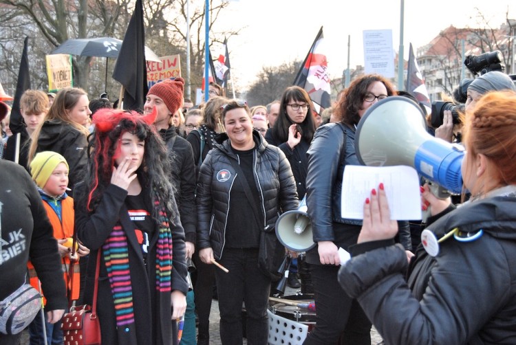 Wrocław: tysiące osób na strajku z okazji Dnia Kobiet [ZOBACZ ZDJĘCIA], Bartosz Senderek