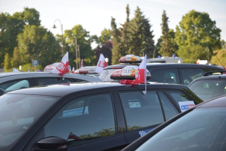 Wrocławscy taksówkarze zablokowali parking pod urzędem [ZOBACZ ZDJĘCIA], Wojciech Bolesta