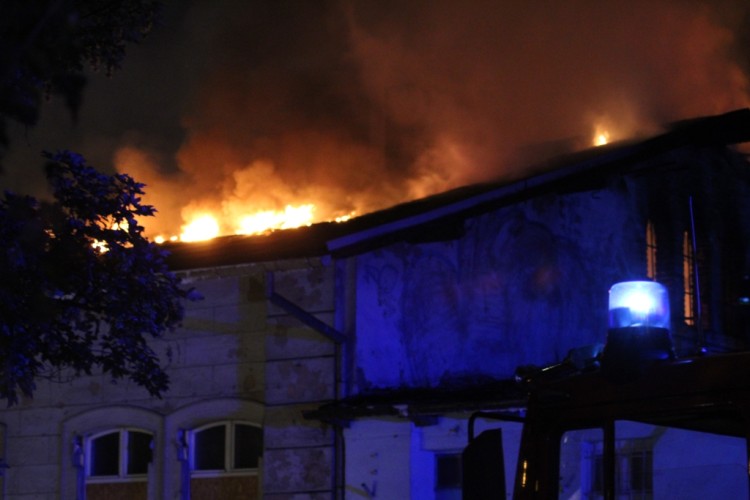 Nocny pożar w centrum miasta. Spłonął budynek historycznego dworca! [ZDJĘCIA, WIDEO], Paweł Prochowski