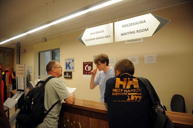 System kolejkowy w wydziale paszportowym będzie zapraszał do okienka SMS-em, Wojciech Bolesta
