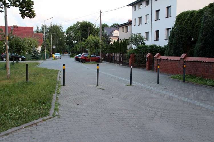 Czy ta mała osiedlowa uliczka zamieni się w drogę przelotową? [ZDJĘCIA], Paweł Prochowski