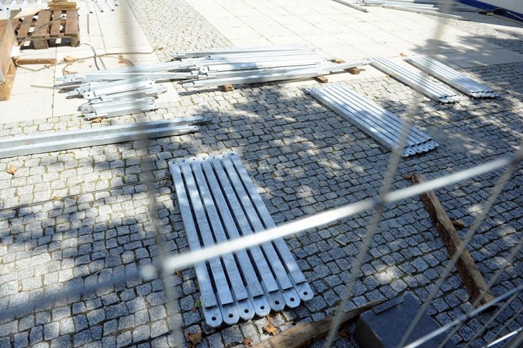 Na placu Nowy Targ powstaje gigantyczna metalowa konstrukcja. Co to będzie? [ZDJĘCIA], Wojciech Bolesta