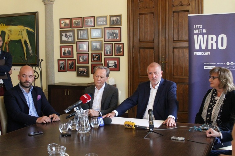 Prezydent Wrocławia przekazuje 50 tysięcy euro na Fundację Ukraina, Paweł Prochowski