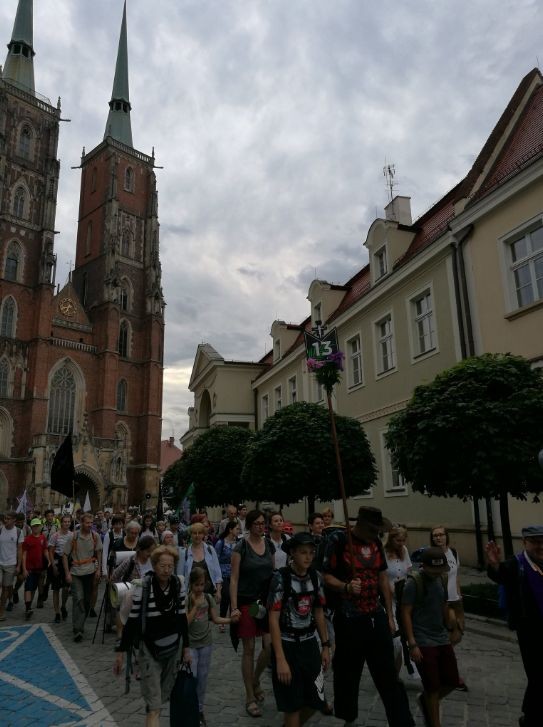 Z Wrocławia wyruszyła pielgrzymka piesza na Jasną Górę. W tym roku mniej uczestników [ZDJĘCIA], mat. pras.