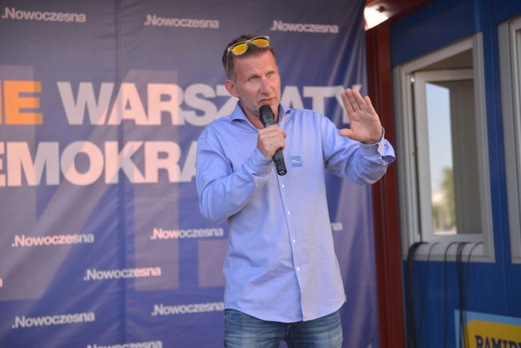Nowoczesna prowadzi Letnie Warsztaty Demokracji przed siedzibą PiS, Wojciech Bolesta