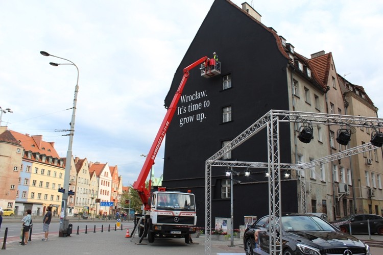 Nowy mural w centrum Wrocławia. Rozpoczyna kampanię społeczną [ZDJĘCIA], Paweł Prochowski