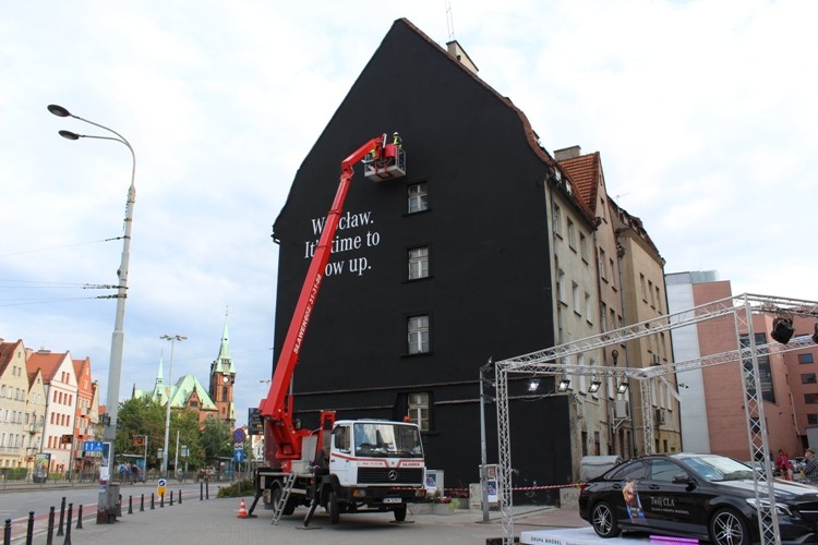 Nowy mural w centrum Wrocławia. Rozpoczyna kampanię społeczną [ZDJĘCIA], Paweł Prochowski