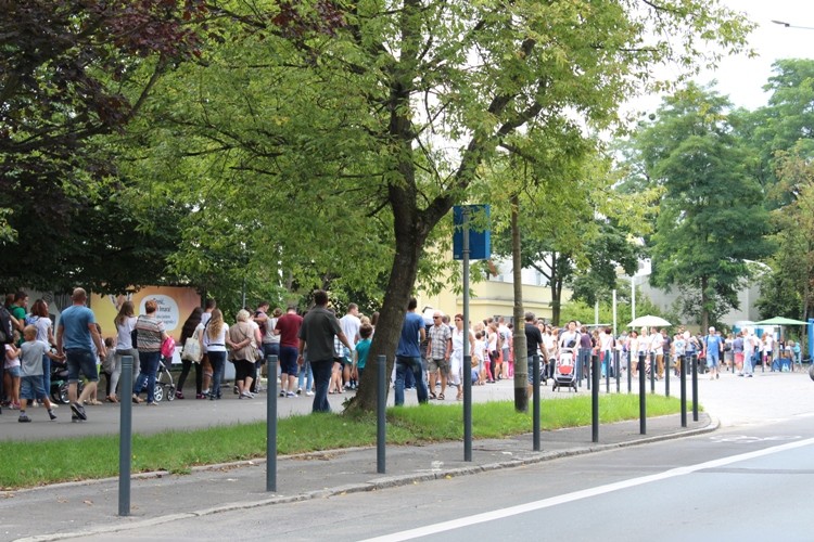 Wrocławianie ruszyli do zoo. Tłumy w kolejkach, ogromne korki na ulicach [ZDJĘCIA], Paweł Prochowski